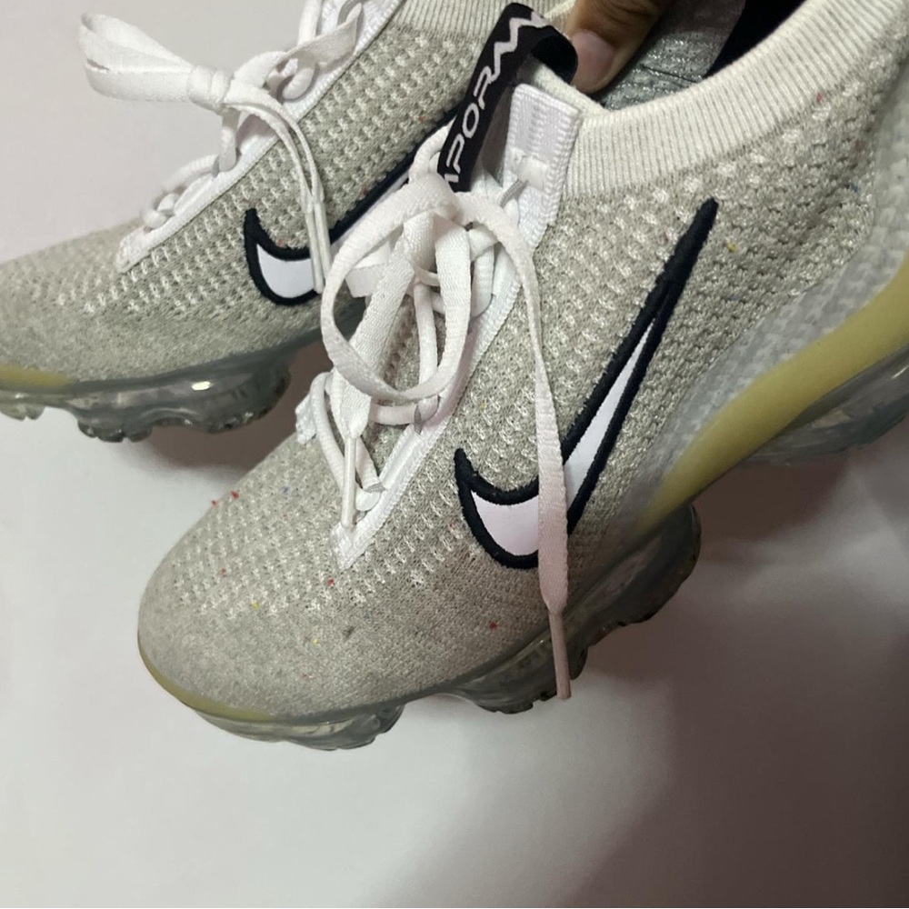 Nike VaporMax Flyknit in Cream and Black